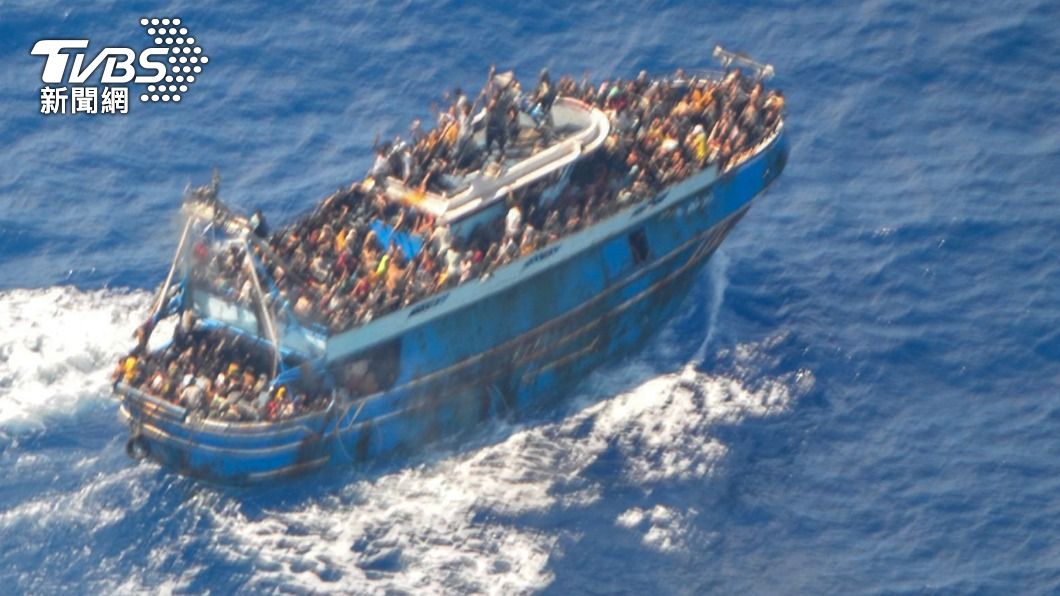 20公尺長漁船疑超載塞750移民，希臘外海翻覆釀79死。（圖／達志影像美聯社）