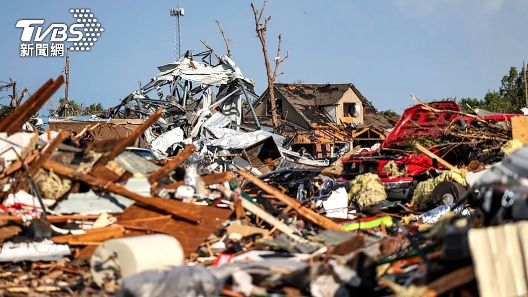 美國德州（Texas）佩里頓（Perryton）遭龍捲風狂襲成一片廢墟。（圖／達志影像美聯社）