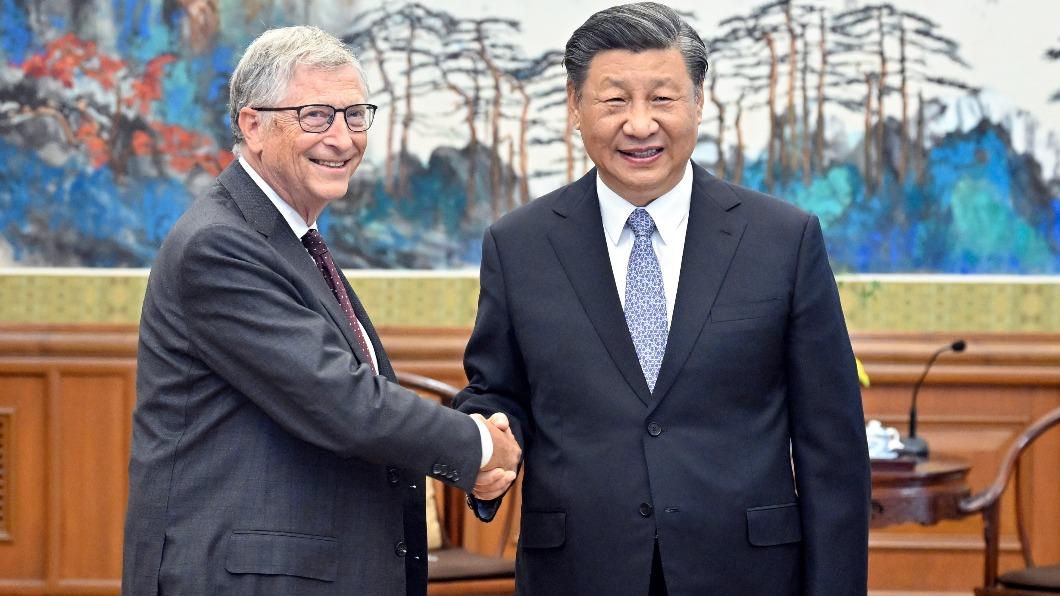 中國國家主席習近平今（16）日在北京會見微軟創辦人比爾蓋茲（Bill Gates）。（圖／翻攝自 微博）