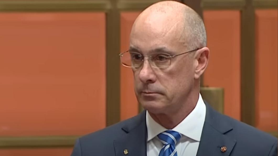 澳洲自由黨現役參議員范恩遭3名女子指控性騷擾。（圖／翻攝自新聞YouTube影片）