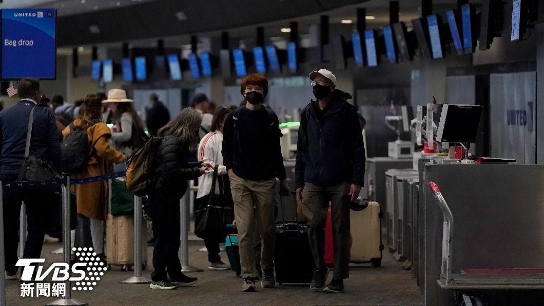 正在舊金山機場準備登機的聯航乘客。（圖／達志影像美聯社）