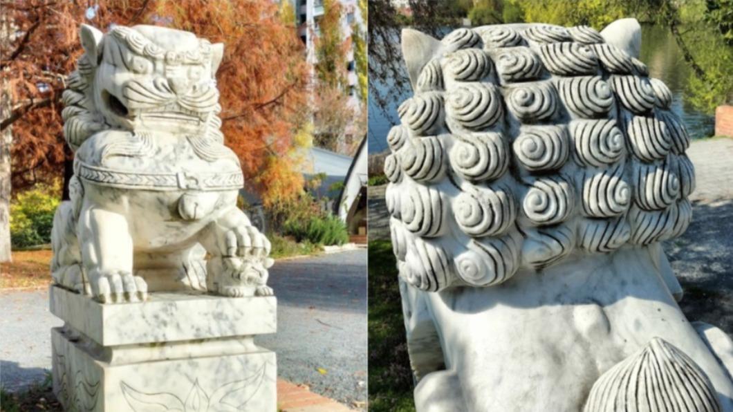 石獅子雕像上刻有跟中華民國有關的文字。（圖／花蓮縣文化局提供）