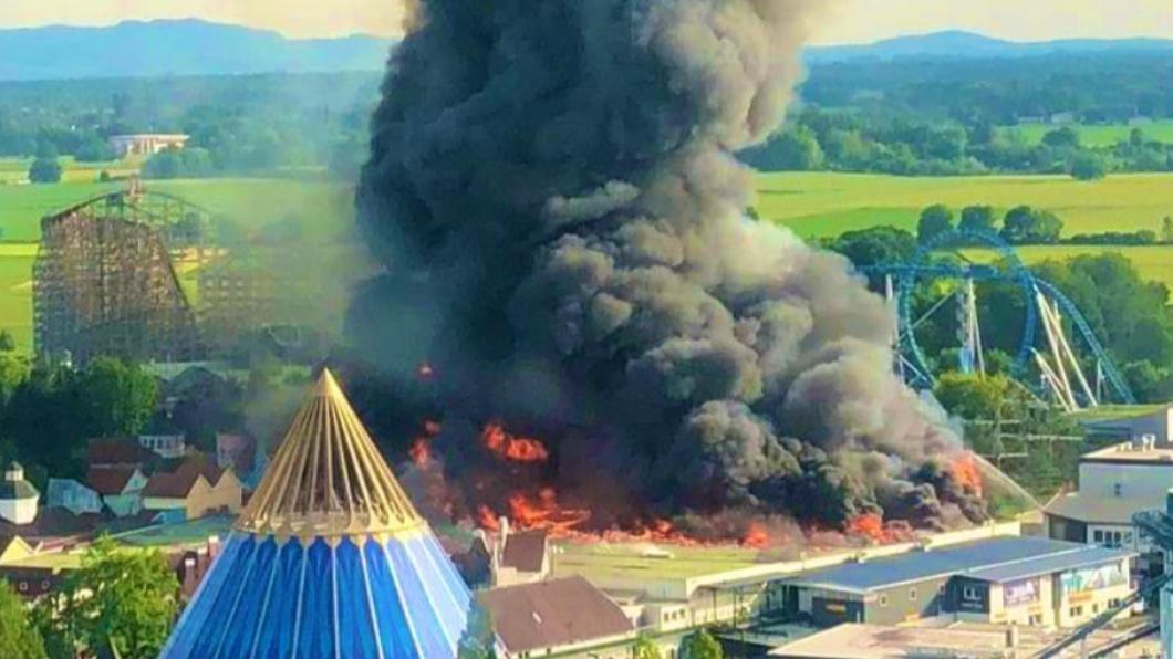 德國最大主題樂園Europa-Park發生火災。（圖／翻攝自推特＠Ie29David）
