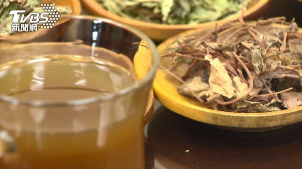 中醫診所分享4款飲品來幫助調理體內濕氣，包括綠豆薏仁湯、酸梅湯、清心舒胃茶及蓮子茶。（圖／TVBS資料照）