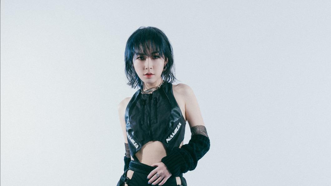 新加坡歌手劉宣怡推出首張EP 180：Athena。（圖／華納音樂提供）