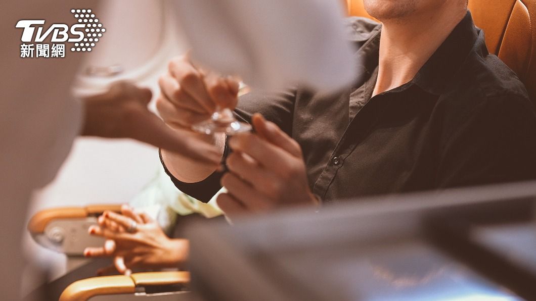 前空姐分享「免費升級頭等艙」的穿搭小技巧。（示意圖／Shutterstock達志影像）
