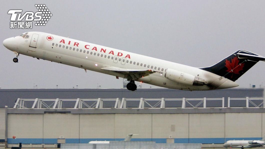 加拿大航空機師在空中因身體不適「喪失行動力」。（示意圖／達志影像美聯社）
