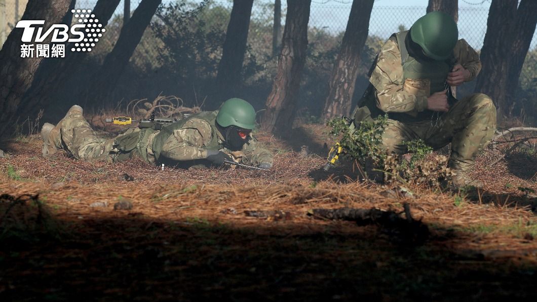英國軍方協助訓練烏克蘭志願兵。（圖／達志影像路透社）