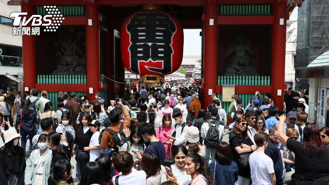 外籍旅客湧入日本東京。（圖／達志影像美聯社）