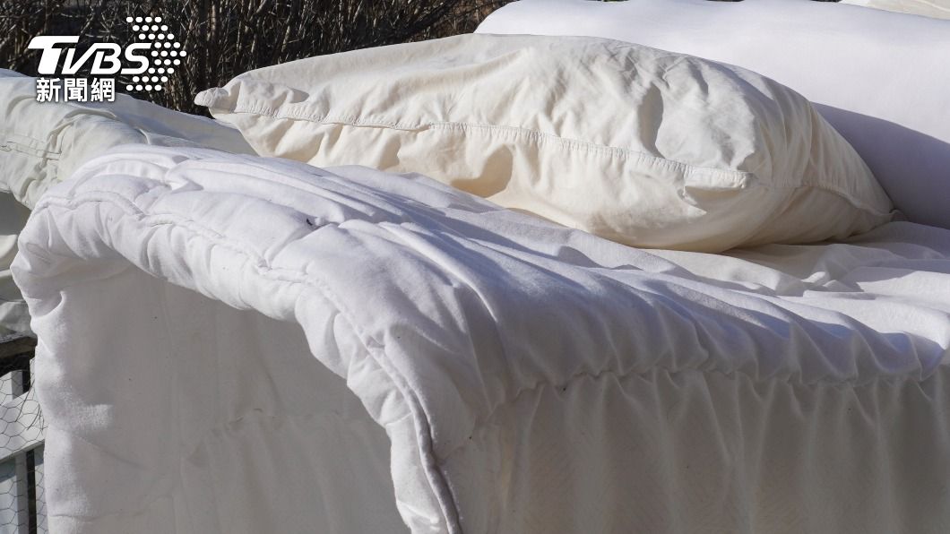 枕頭套一週沒洗的細菌含量比馬桶座多出1.7萬倍。（示意圖／Shutterstock達志影像）