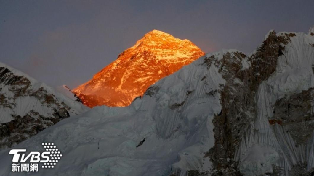 聖母峰為世界第一高峰，許多遊客皆躍躍欲試前往。（圖／達志影像美聯社）