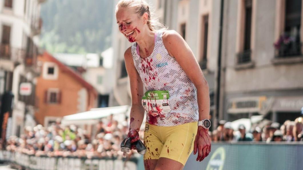 挪威29歲女跑者西爾維婭（Sylvia Nordskar）「浴血完賽」。（圖／翻攝自《runningmagazine》）