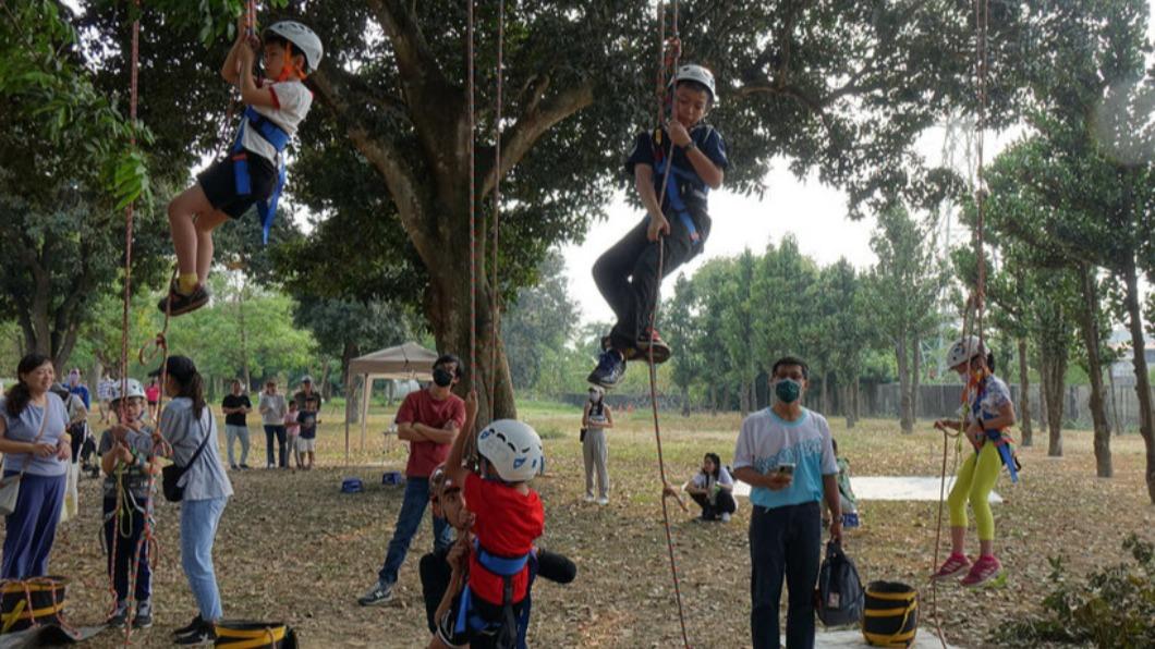 台南山上花園水道博物館在暑假推出攀樹體驗等7項營隊性質活動課程。（圖／台南市文化局提供）