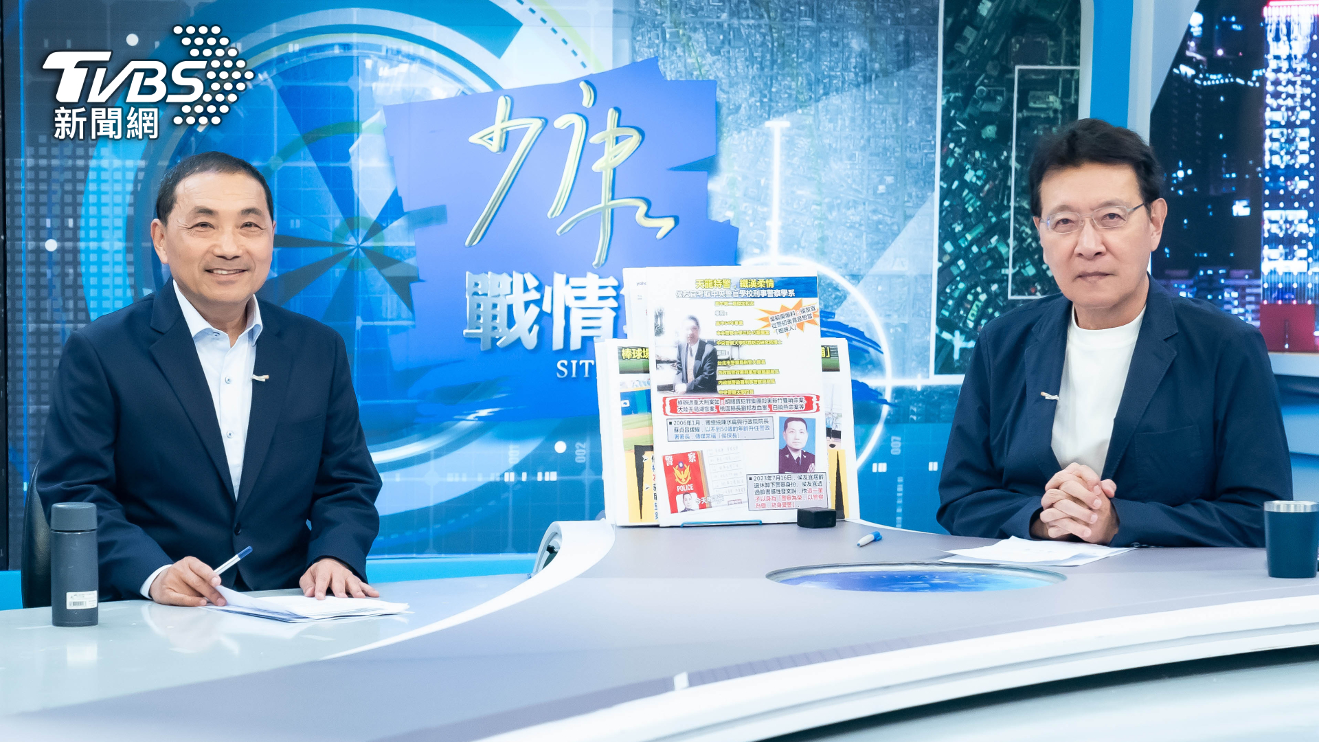 新北市長、國民黨總統參選人侯友宜(左)，今日於《TVBS少康戰情室》接受趙少康(右)獨家電視專訪