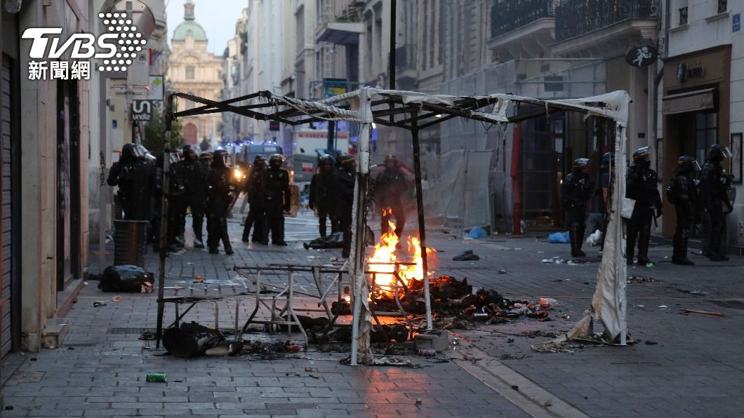 巴黎地區暴動已持續數日。（圖／達志影像美聯社） 巴黎市郊暴動交損2千萬歐元　市府：不擔心奧運受影響