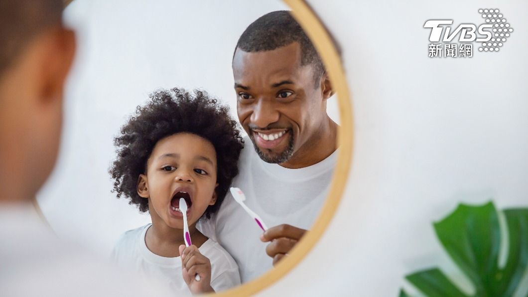 「刷牙」是維護口腔衛生的基本步驟。（示意圖，非當事人／shutterstock達志影像）