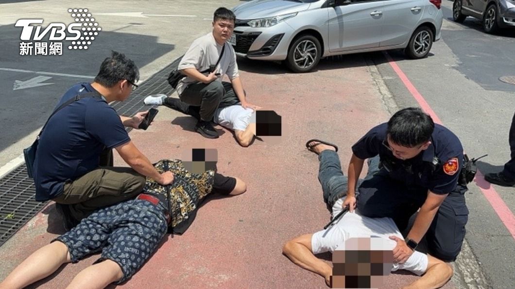 警方攔截逮捕3名押人的犯嫌。（圖／TVBS）