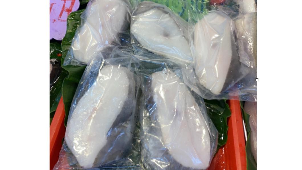 販售業者立牌品名為「格陵蘭鱈魚」實際上檢驗不符合。（圖／消基會提供）