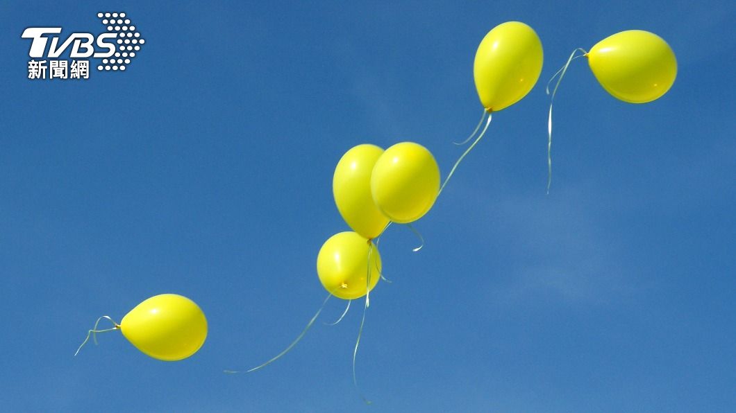 日本近來興起「氣球葬禮」，將火化後的骨灰裝入氣球，送到高空。（示意圖／shutterstock達志影像）