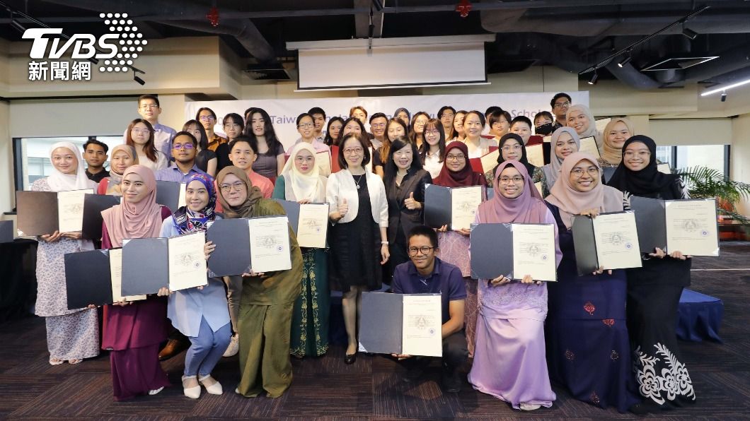 共60名來自馬來西亞的學子獲得獎學金。（圖／中央社）