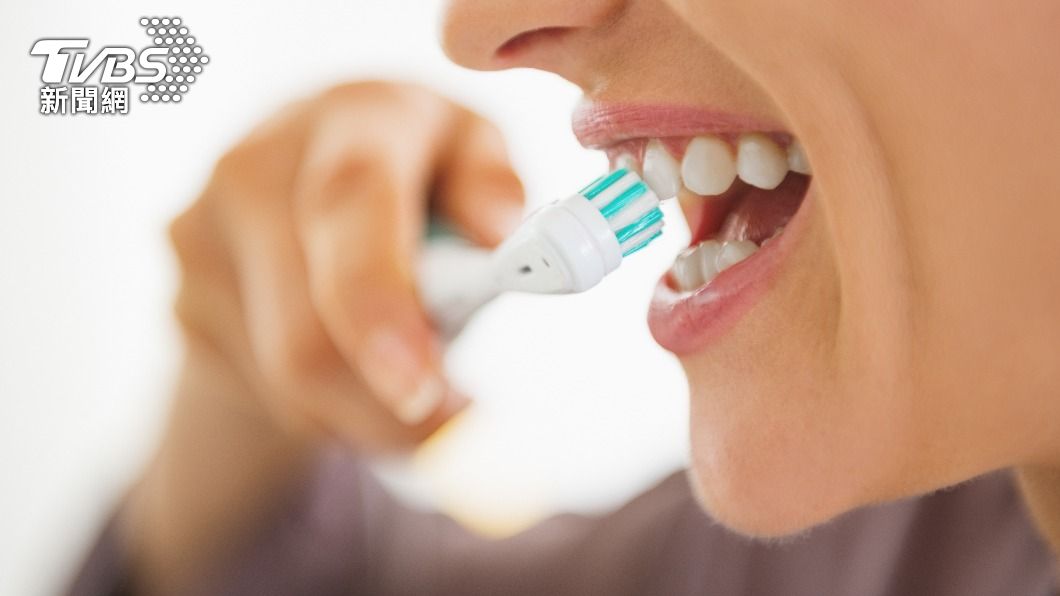 牙齒健康的維護與腦部健康有些許關聯。（示意圖／Shutterstock達志影像）