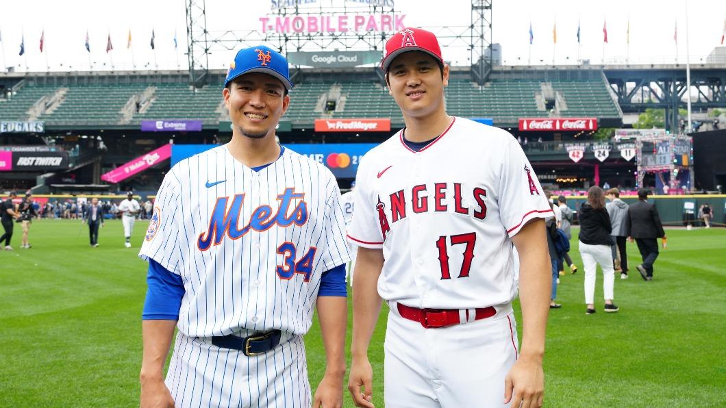 同時入選大聯盟明星賽的兩大日籍球星，千賀滉大（左）與大谷翔平（右）相見歡。（圖／翻攝自MLB官方推特）