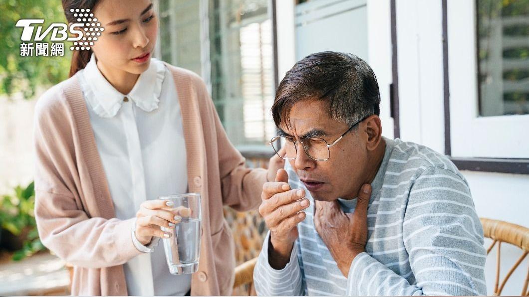 聘僱外籍看護工需要以巴氏量表作為判定標準。（示意圖／Shutterstock達志影像）