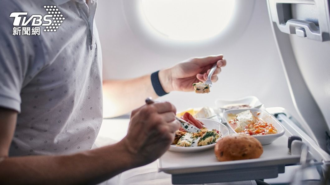 一名美聯航乘客疑似因為沒點到最想要的飛機餐而大鬧機艙。（示意圖／shutterstock達志影像）