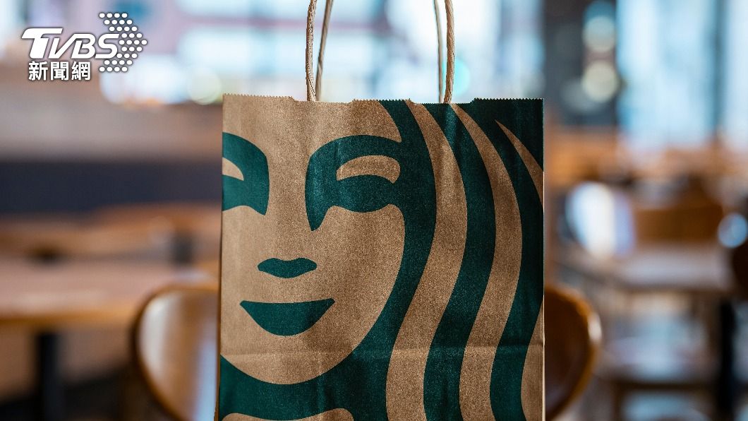 Starbucks ends free paper bag service in Taiwan (Shutterstock) Starbucks ends free paper bag service in Taiwan