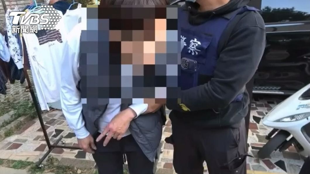 男子遭警方逮捕。（圖／TVBS）