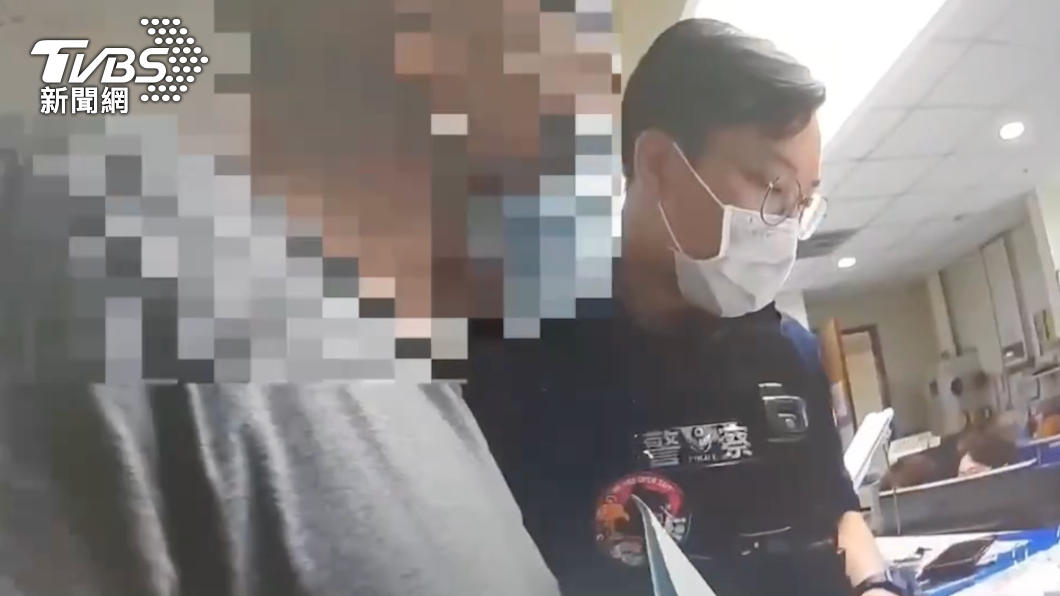 李男在台大醫院病房內施涉嫌打海洛因遭逮。（圖／TVBS）