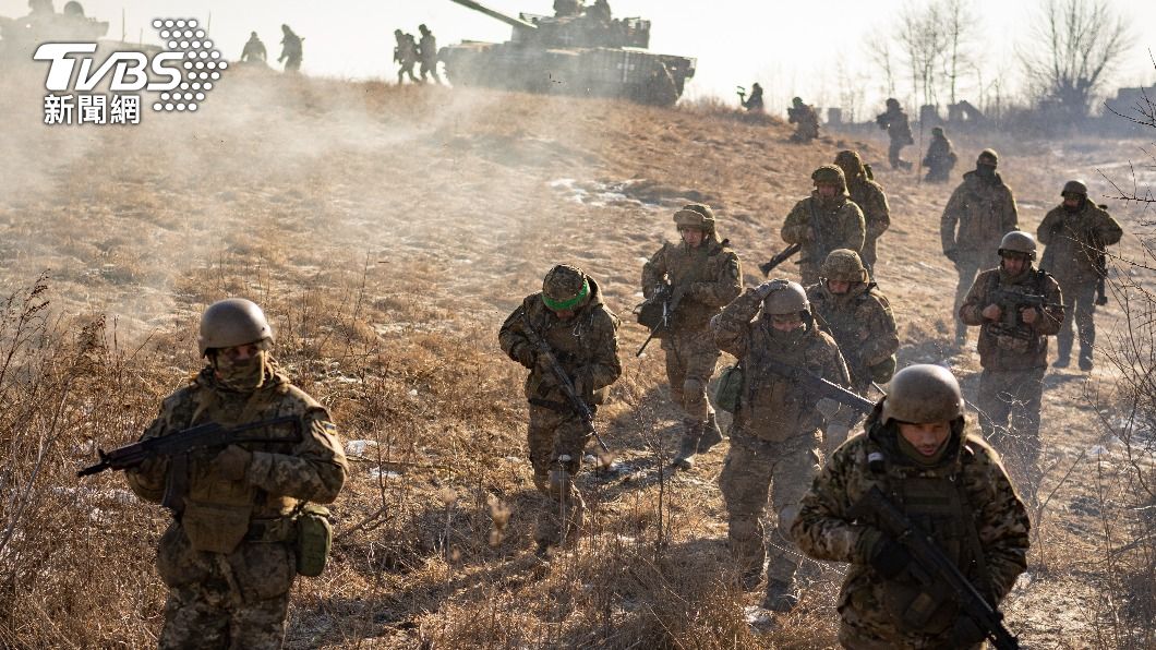 烏克蘭表示俄羅斯集結大批軍隊在東北部發動攻勢。（圖／達志影像美聯社）
