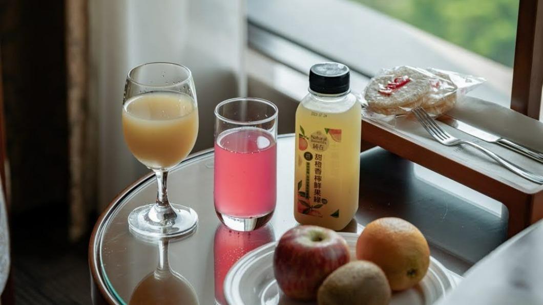 神旺商務酒店與台灣在地的「純在冷壓蔬果汁」團隊攜手推出「沁涼一SHOT」夏日微醺住房專案。（圖／神旺商務酒店提供）