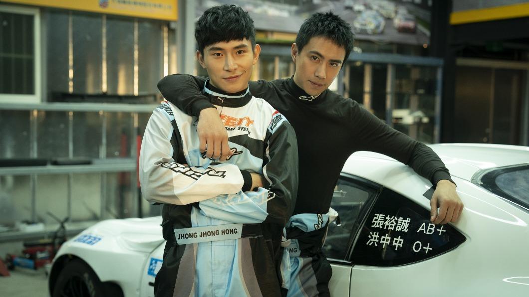 林家佑（左）、潘君侖（右）在片中詮釋賽車隊友，展現默契與友誼。（圖／采昌提供）