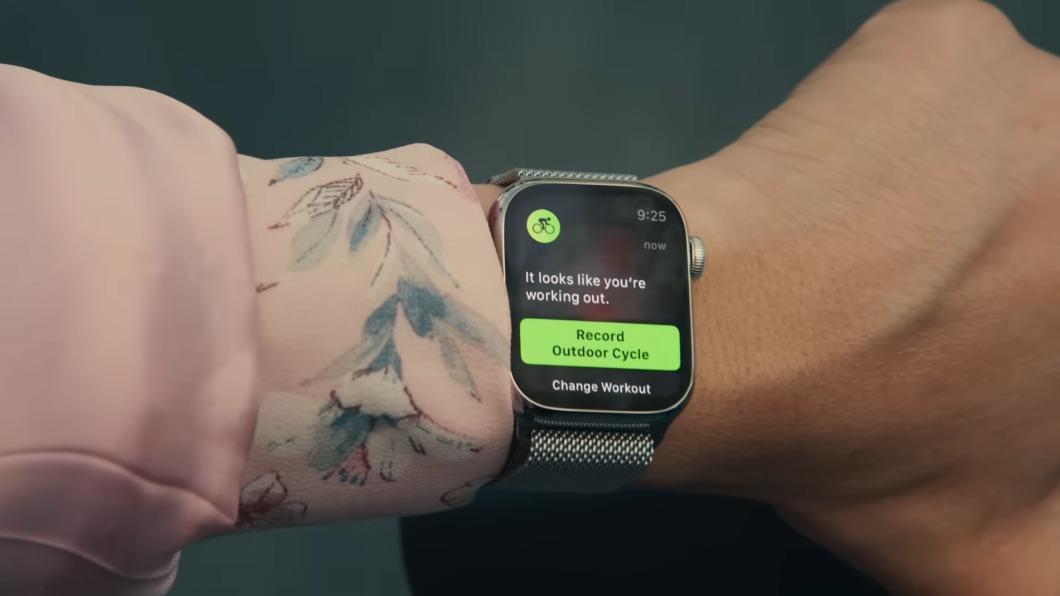 蘋果廣告出現神秘Apple Watch，被認為是秋季發表會將推出的新品。（圖／翻攝自Apple YT）