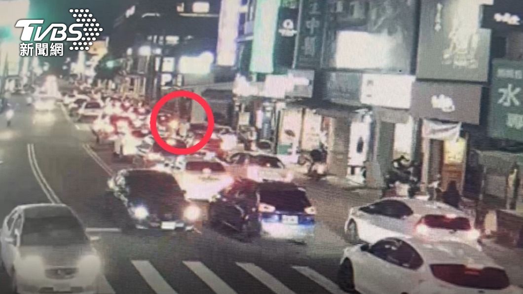 台中市西區昨日晚間有2台車發生行車糾紛。（圖／警方提供）