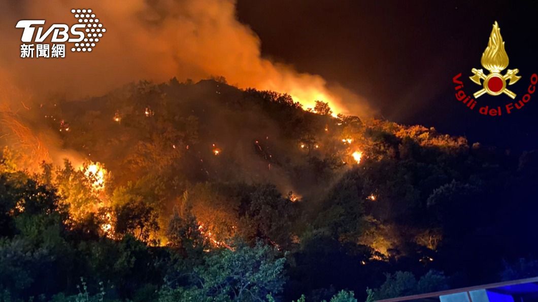 義大利西西里島野火蔓延。（圖／達志影像美聯社）