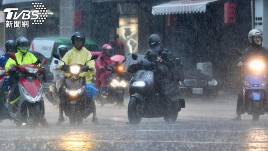 受杜蘇芮颱風影響雨勢猛烈。（圖／胡瑞麒攝）