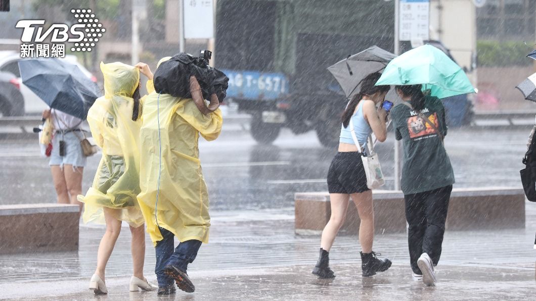 杜蘇芮颱風導致7縣市停班停課。（圖／記者張哲鳴攝）