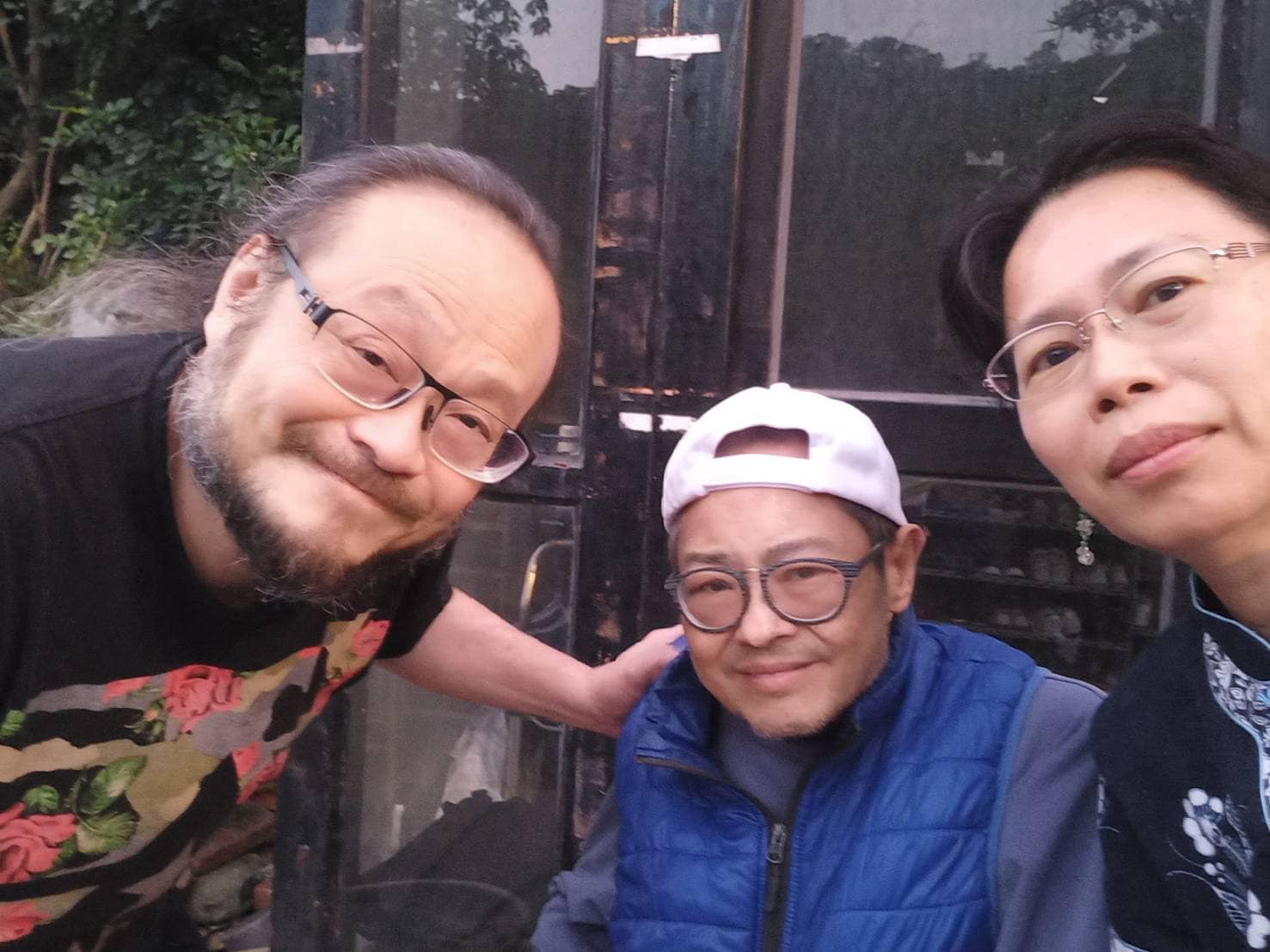 謝宇威（圖左）、楊政道（圖中）是好友，感情深厚。 （圖／翻攝自謝宇威臉書） 金曲歌王證實！國寶「肺腺癌末」身亡　享年55歲