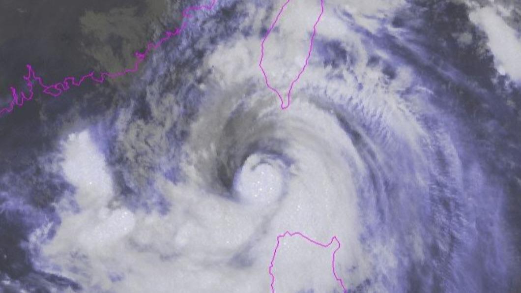 杜蘇芮暴風圈壟罩台灣南部。（圖／翻攝自NOAA）