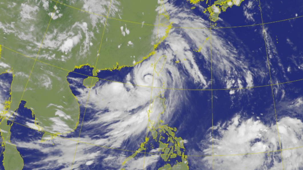 中颱杜蘇芮暴風圈壟罩台灣南部，各地風雨持續增強。（圖／翻攝自中央氣象局）