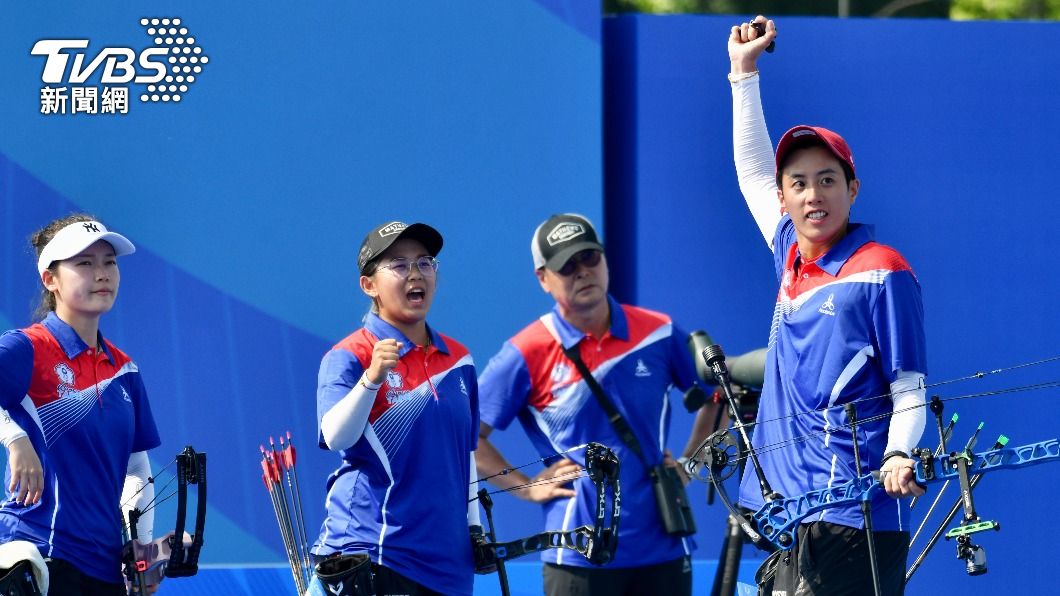 世大運複合弓女子團體銅牌戰，中華女隊力退中國隊獲勝。（圖／胡瑞麒攝）