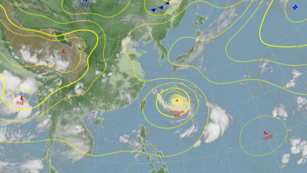 中度颱風卡努約在臺北東方約910公里的海面上。（圖／氣象局）