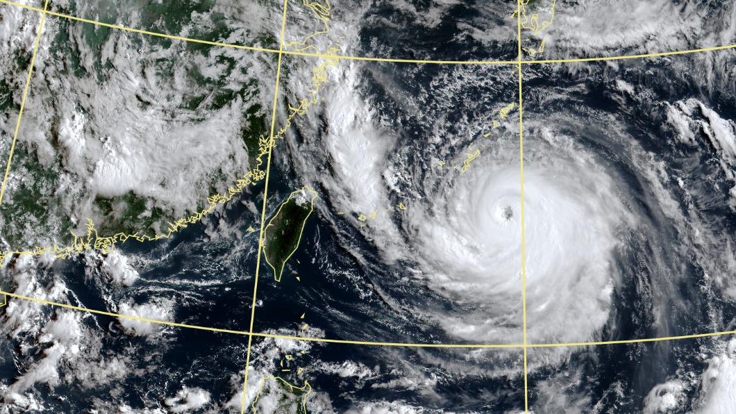 中度颱風卡努以北北西轉西北的方向朝琉球群島前進。（圖／翻攝氣象局）