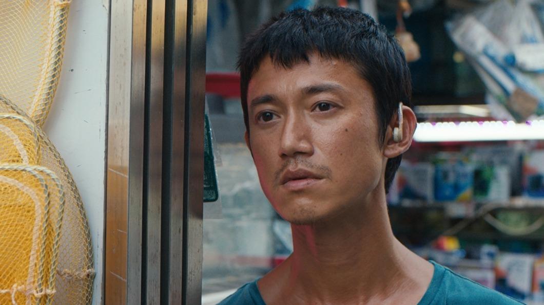 吳慷仁在電影《富都青年》飾演甘於接受命運安排的啞巴哥哥。（圖／甲上提供）