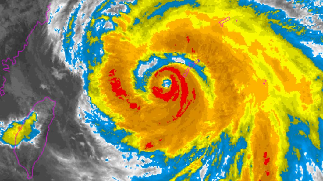 中度颱風「卡努」橫掃北台灣。（圖／翻攝自NOAA）