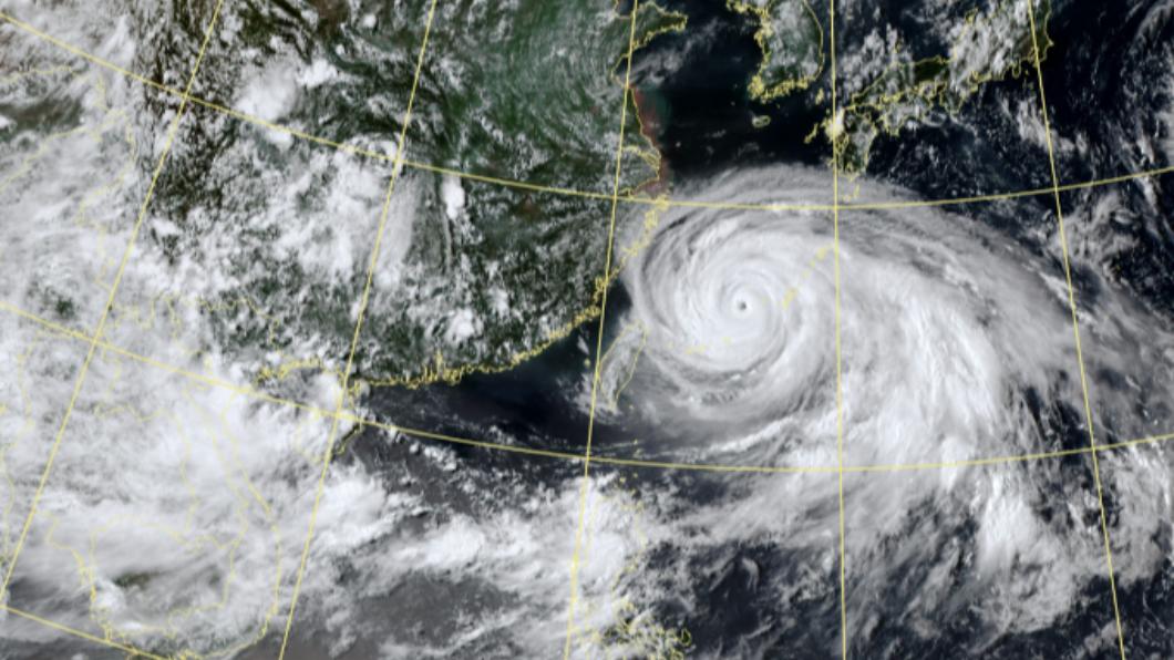 今年第6號颱風卡努達中颱上限，估下午5時30分發陸警。（圖／翻攝自中央氣象局）