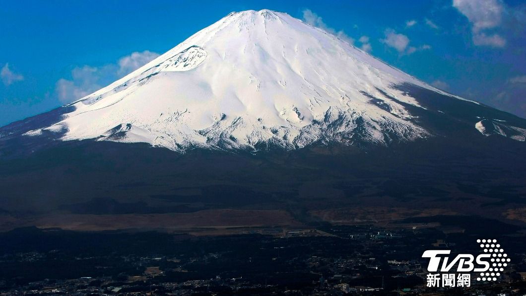 疫情趨緩後，登富士山的人數持續增加。（圖／達志影像美聯社）
