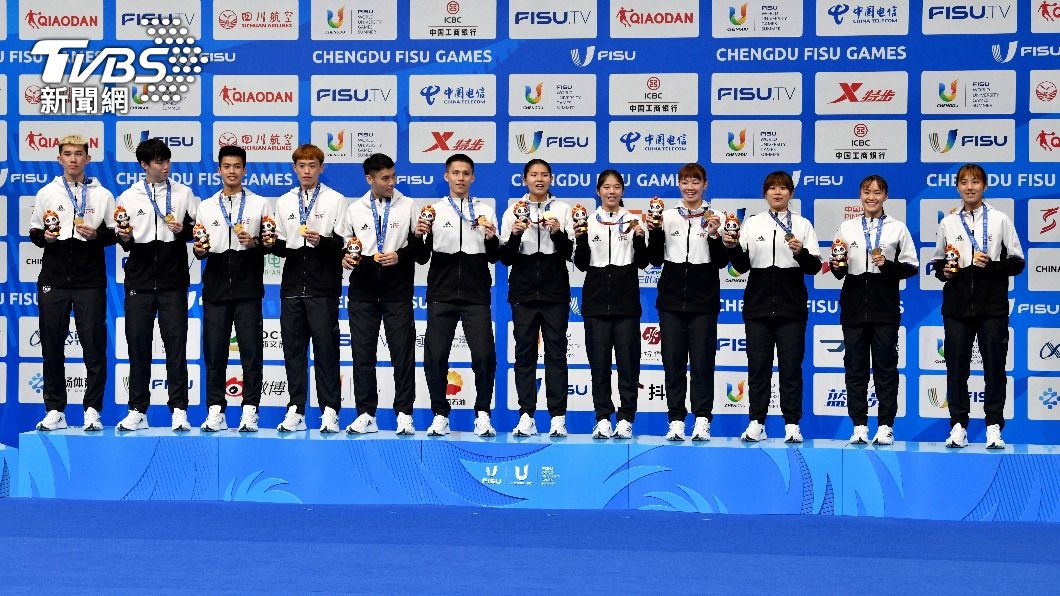 台灣在成都世大運羽球混合團體賽逆轉中國，勇奪二連霸。（圖／TVBS）